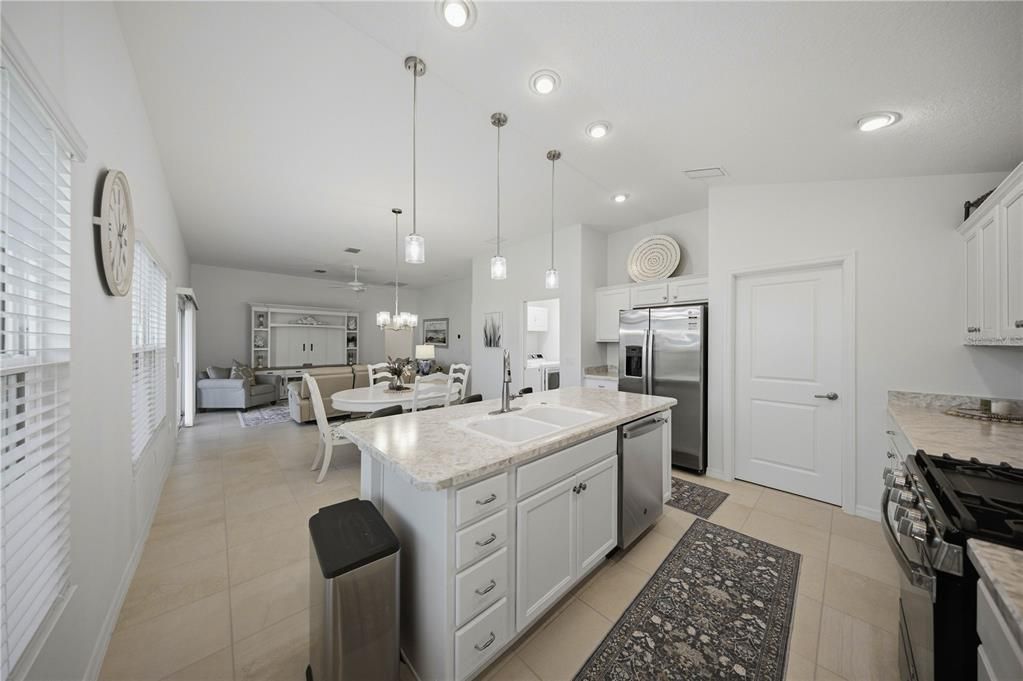 For Sale: $399,000 (3 beds, 2 baths, 1419 Square Feet)