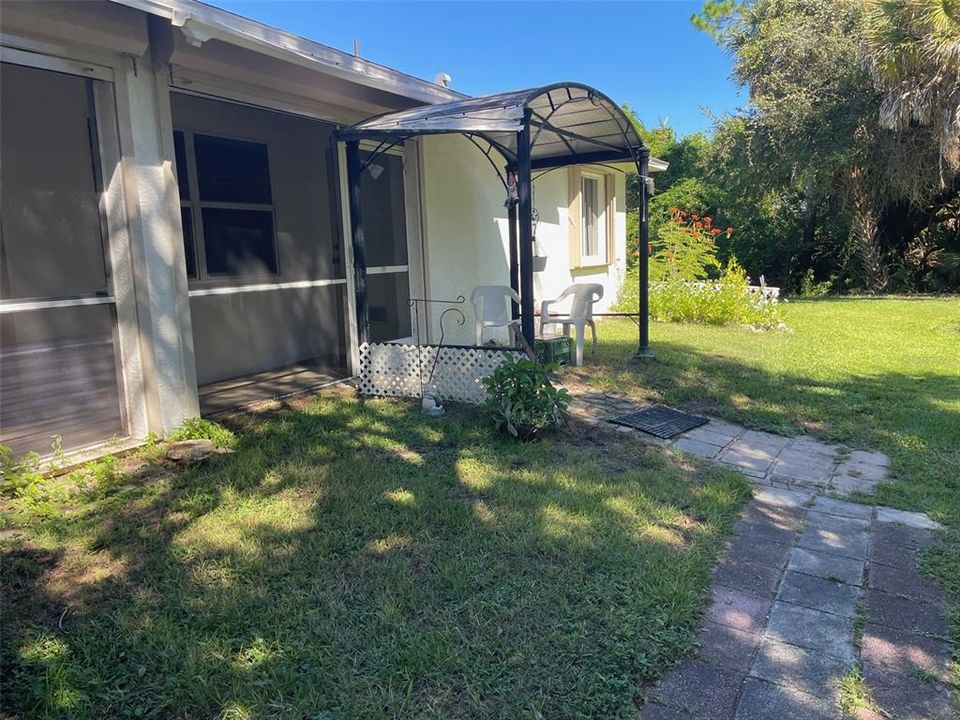 For Sale: $352,000 (3 beds, 2 baths, 1958 Square Feet)