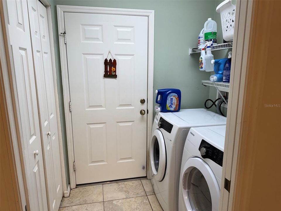 For Sale: $352,000 (3 beds, 2 baths, 1958 Square Feet)