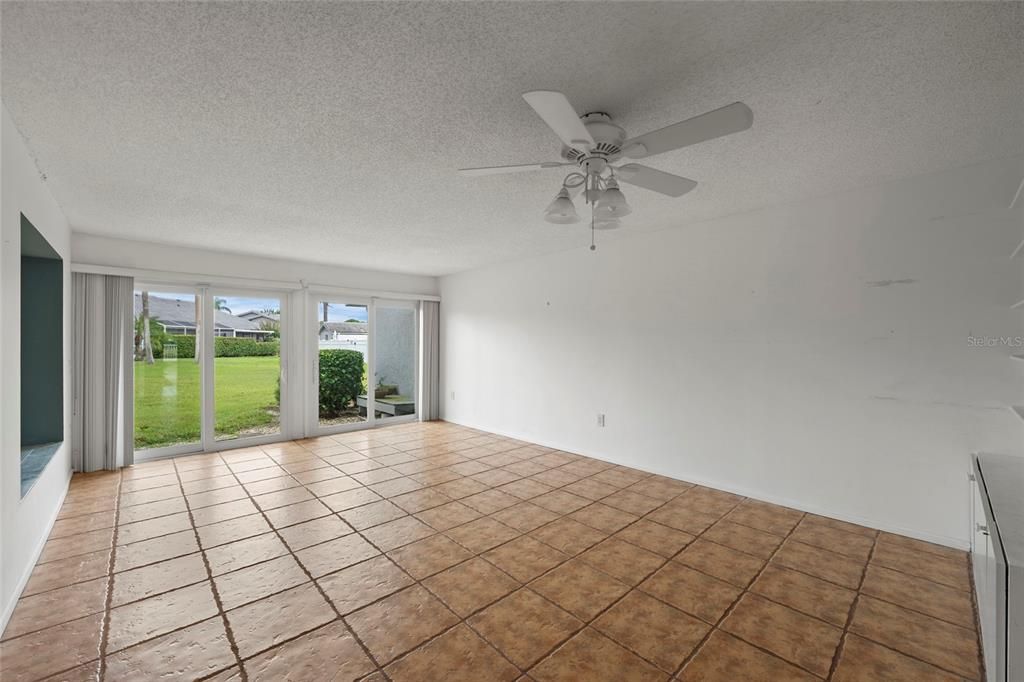En Venta: $199,000 (2 camas, 2 baños, 1379 Pies cuadrados)