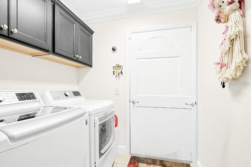 For Sale: $559,900 (3 beds, 2 baths, 1930 Square Feet)
