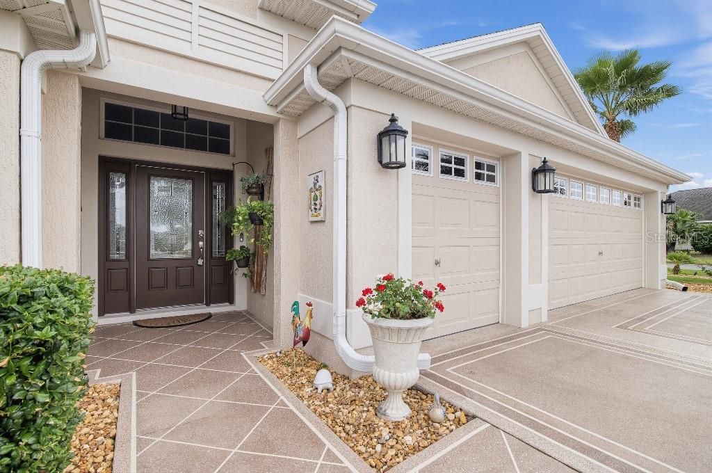 For Sale: $559,900 (3 beds, 2 baths, 1930 Square Feet)
