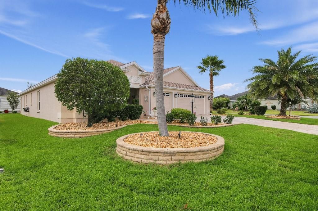 For Sale: $559,900 (3 beds, 2 baths, 1930 Square Feet)