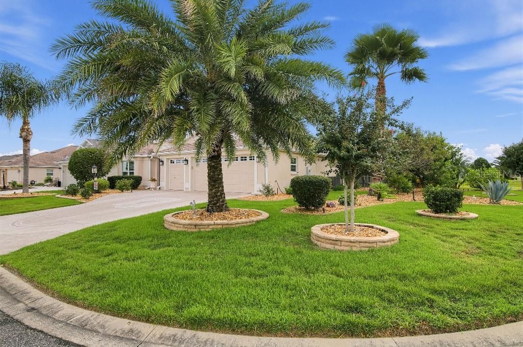 For Sale: $559,900 (3 beds, 2 baths, 1930 Square Feet)