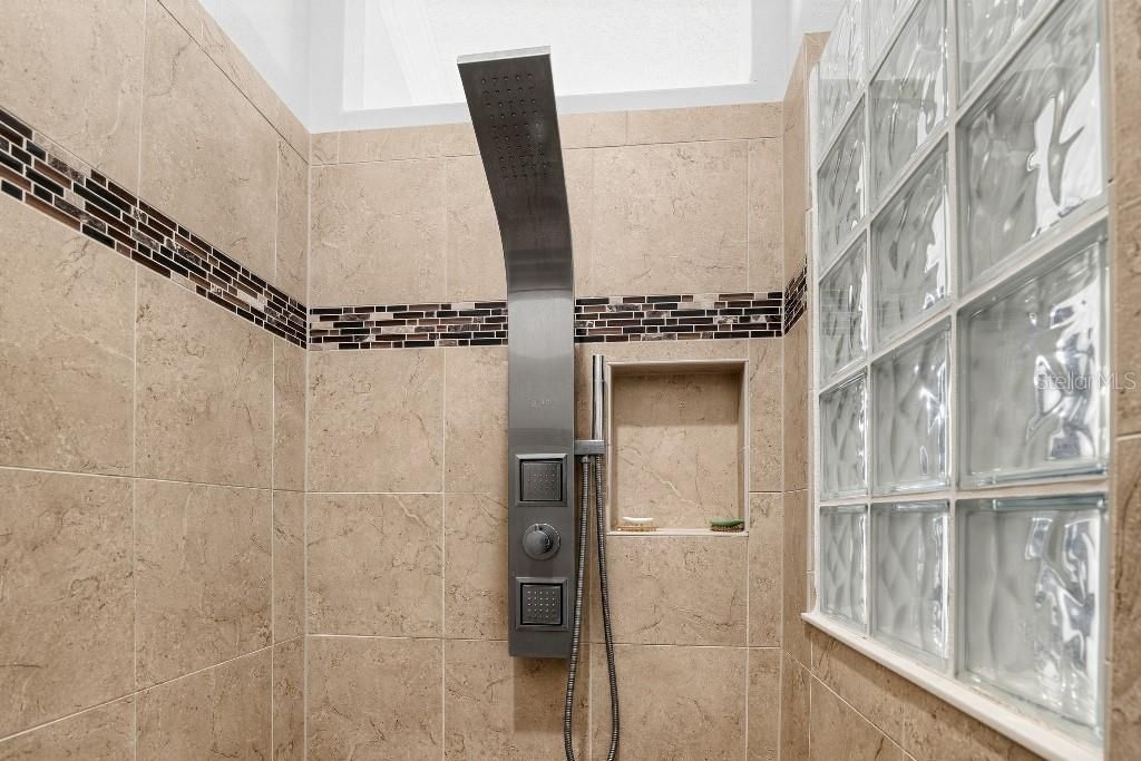 For Sale: $559,900 (3 beds, 2 baths, 1930 Square Feet)