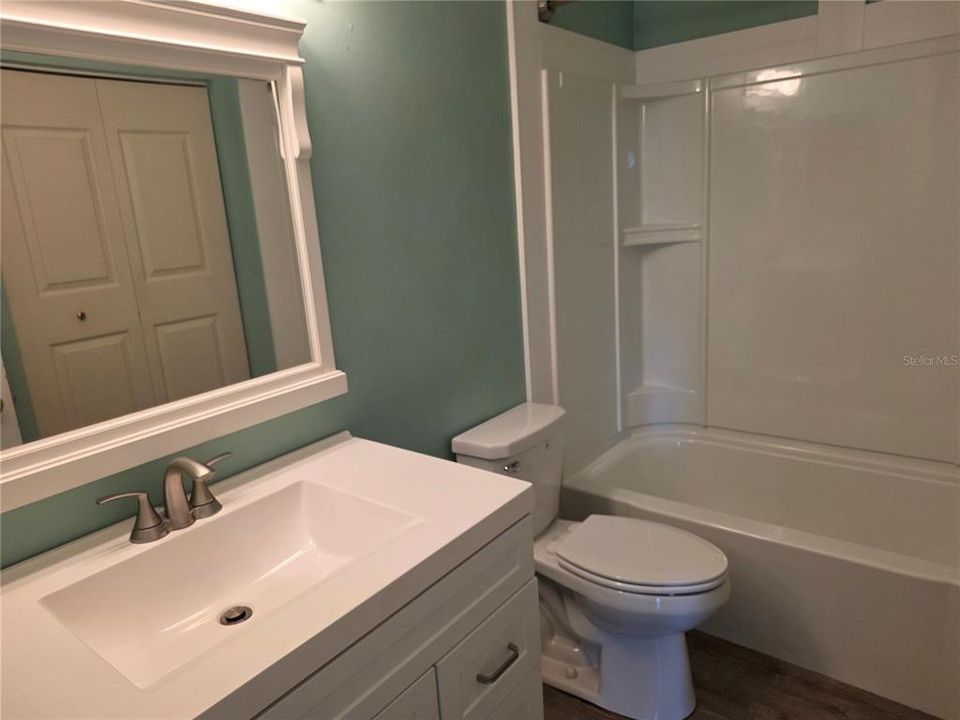 For Sale: $169,900 (1 beds, 1 baths, 721 Square Feet)