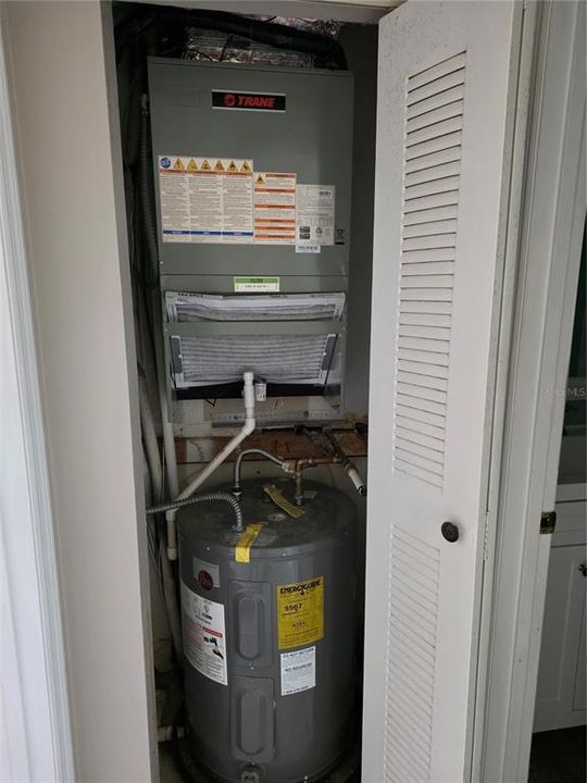 For Sale: $169,900 (1 beds, 1 baths, 721 Square Feet)