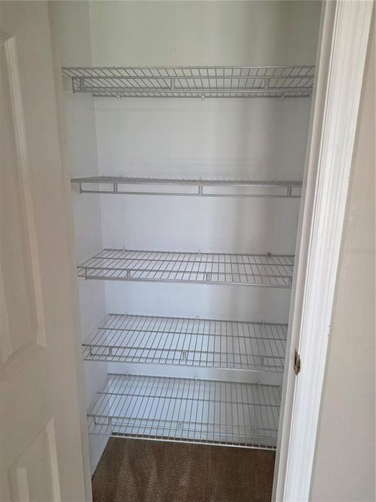For Sale: $169,900 (1 beds, 1 baths, 721 Square Feet)