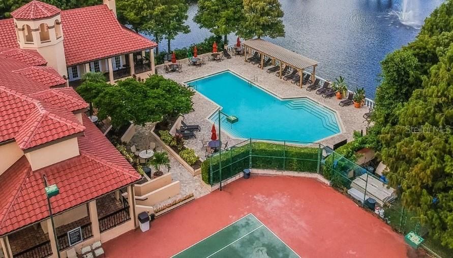 For Sale: $169,900 (1 beds, 1 baths, 721 Square Feet)
