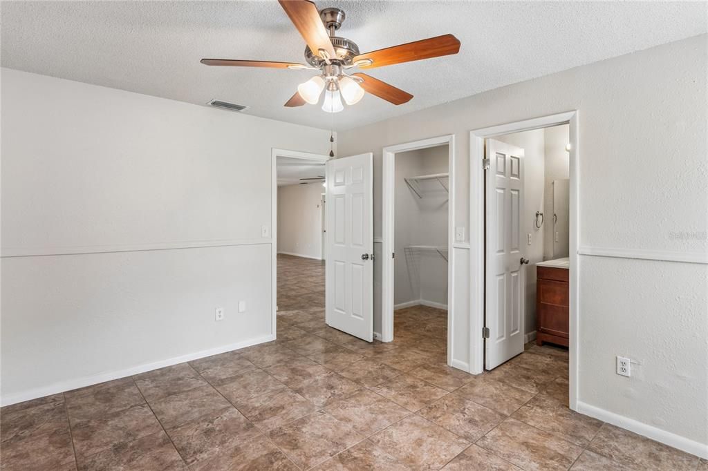 For Sale: $360,000 (4 beds, 3 baths, 1832 Square Feet)