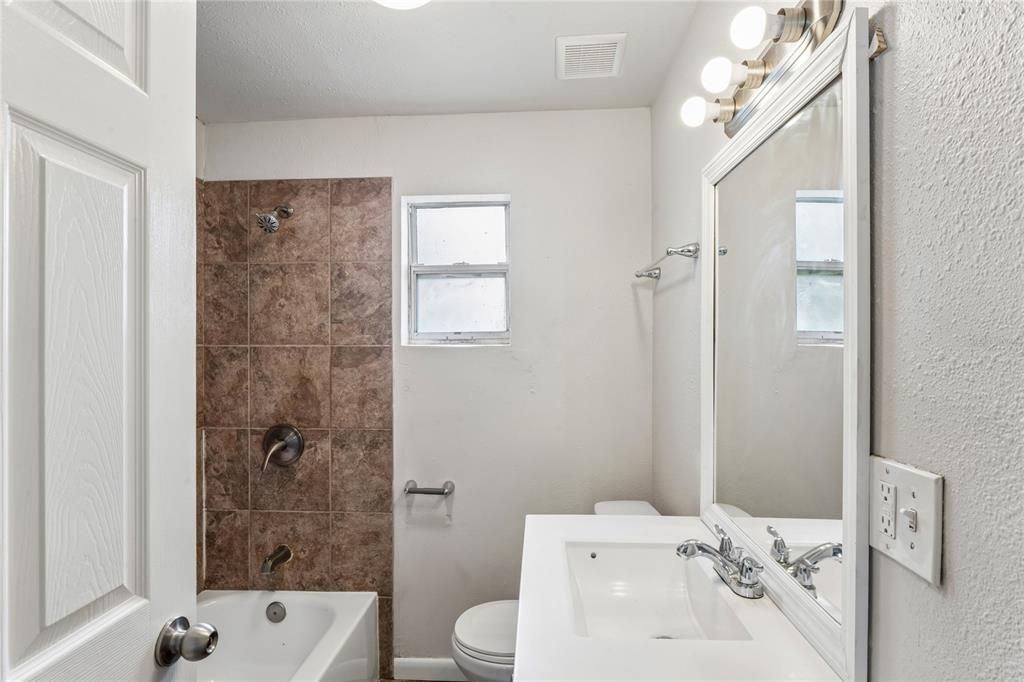 For Sale: $360,000 (4 beds, 3 baths, 1832 Square Feet)