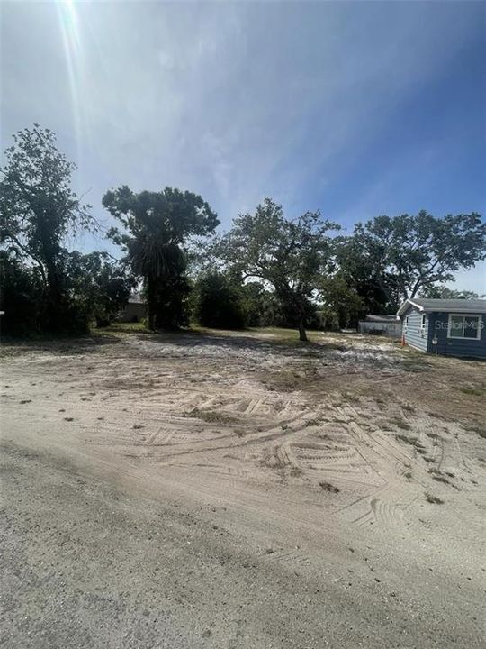Activo con contrato: $120,000 (0.19 acres)