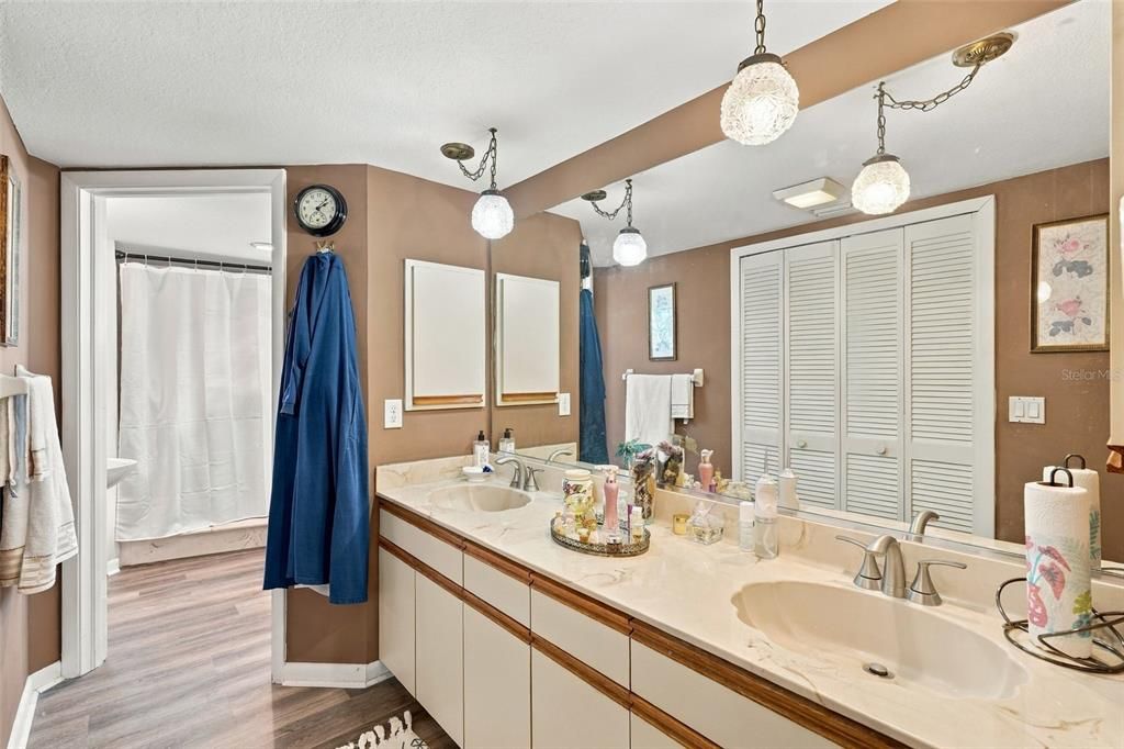 En Venta: $299,000 (2 camas, 2 baños, 1913 Pies cuadrados)