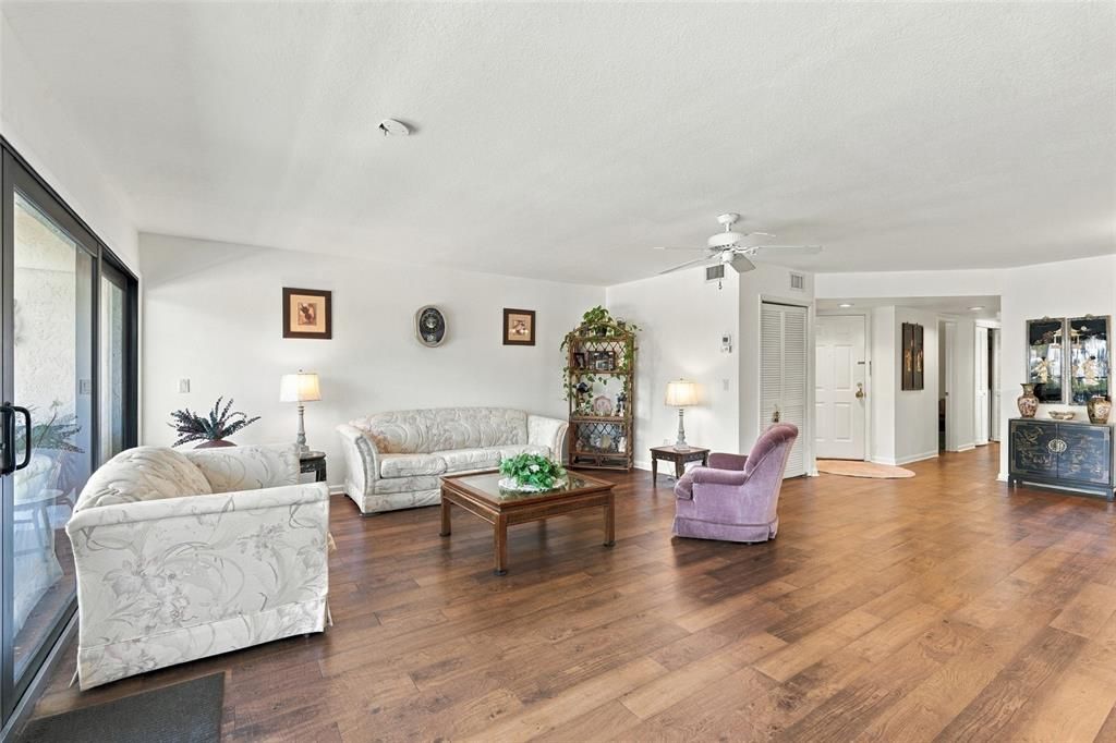 En Venta: $299,000 (2 camas, 2 baños, 1913 Pies cuadrados)