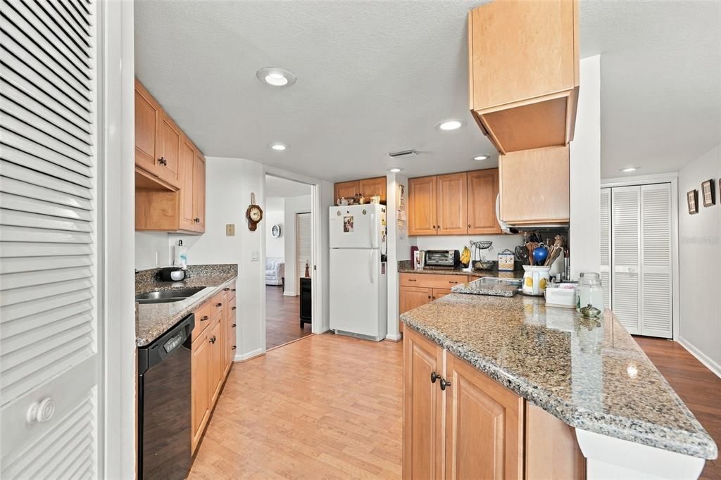En Venta: $299,000 (2 camas, 2 baños, 1913 Pies cuadrados)