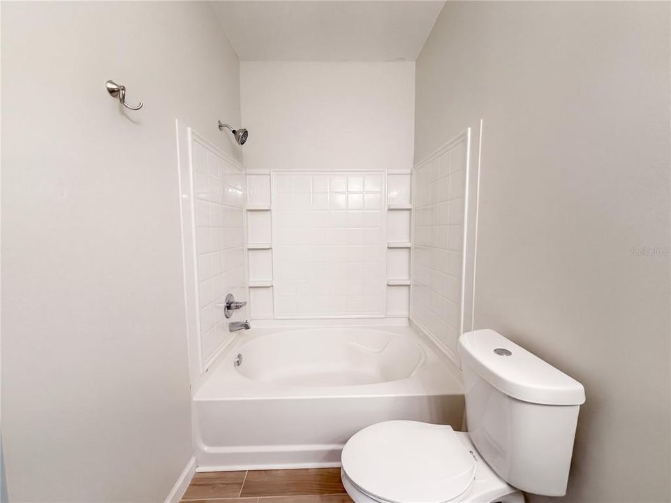 For Sale: $184,000 (2 beds, 2 baths, 1048 Square Feet)