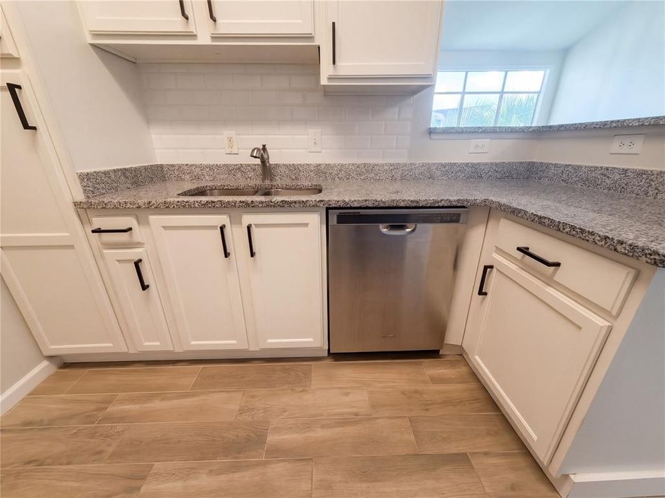 For Sale: $184,000 (2 beds, 2 baths, 1048 Square Feet)