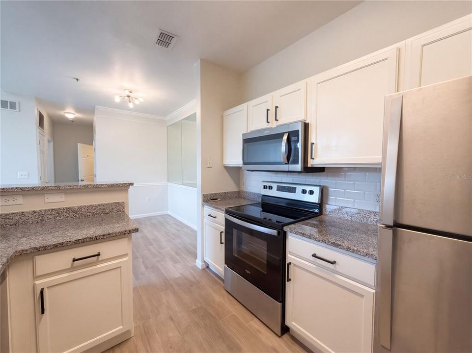 For Sale: $184,000 (2 beds, 2 baths, 1048 Square Feet)
