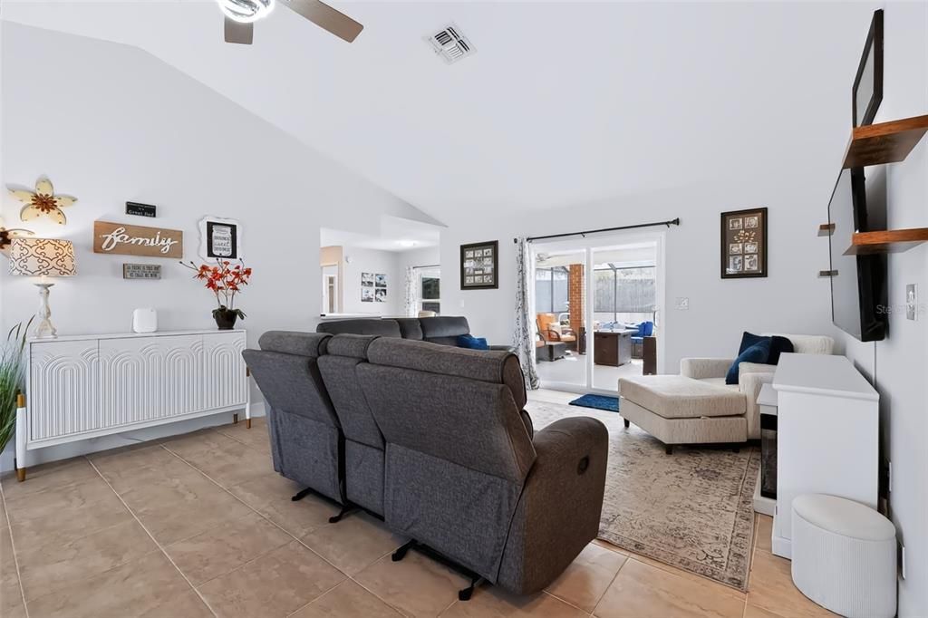 For Sale: $334,900 (3 beds, 2 baths, 1721 Square Feet)