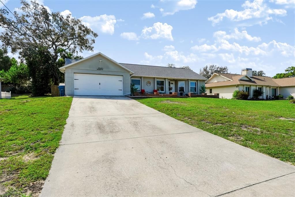 For Sale: $334,900 (3 beds, 2 baths, 1721 Square Feet)