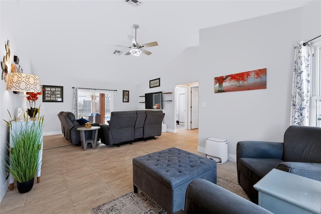 For Sale: $334,900 (3 beds, 2 baths, 1721 Square Feet)