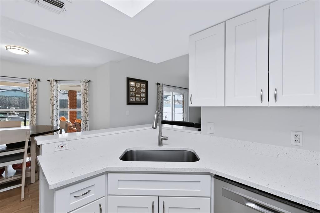 For Sale: $334,900 (3 beds, 2 baths, 1721 Square Feet)