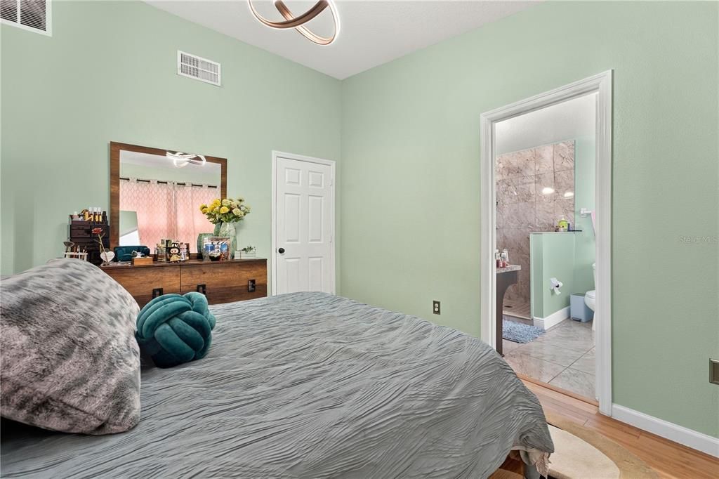 For Sale: $345,000 (3 beds, 2 baths, 1375 Square Feet)