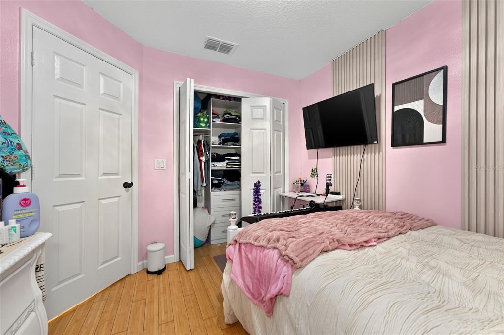 For Sale: $345,000 (3 beds, 2 baths, 1375 Square Feet)