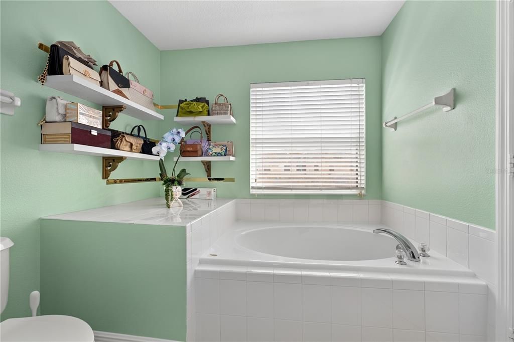 For Sale: $345,000 (3 beds, 2 baths, 1375 Square Feet)