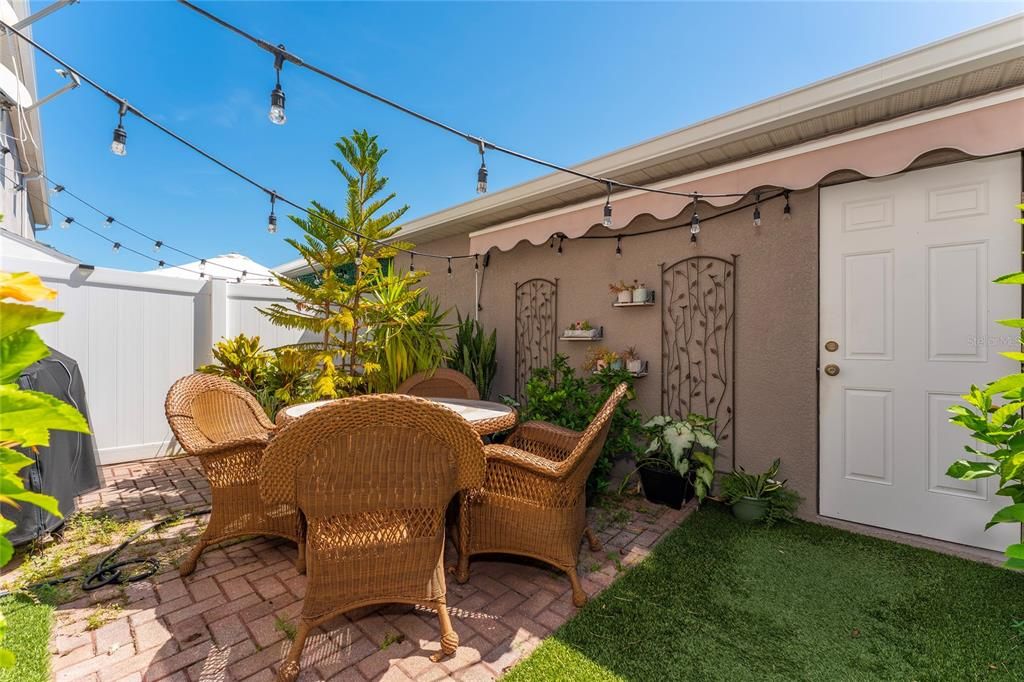 For Sale: $345,000 (3 beds, 2 baths, 1375 Square Feet)