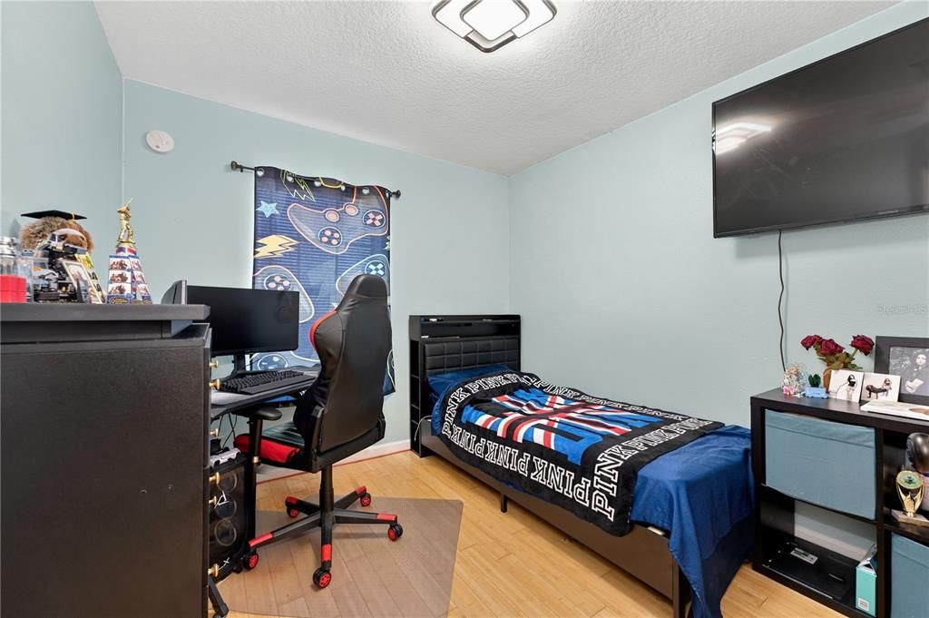 For Sale: $345,000 (3 beds, 2 baths, 1375 Square Feet)