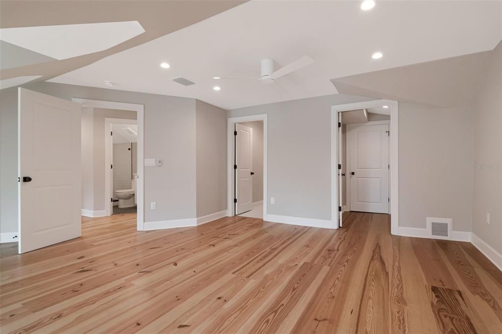 For Sale: $3,850,000 (5 beds, 5 baths, 7438 Square Feet)