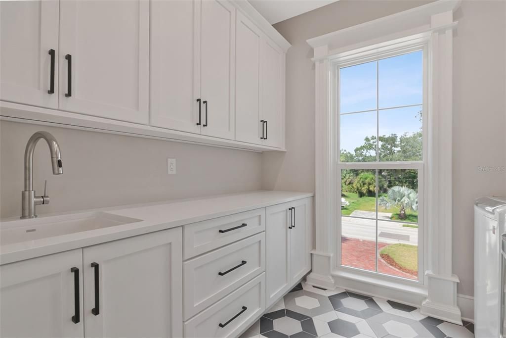For Sale: $3,850,000 (5 beds, 5 baths, 7438 Square Feet)