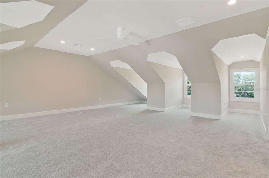 For Sale: $3,850,000 (5 beds, 5 baths, 7438 Square Feet)
