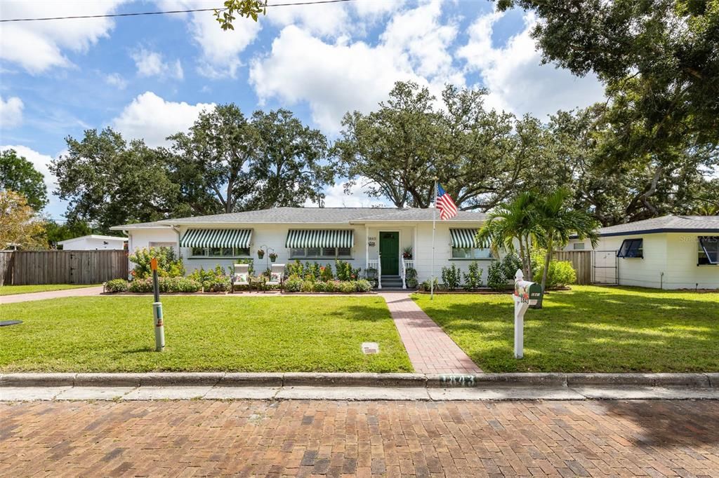 En Venta: $595,000 (2 camas, 2 baños, 1625 Pies cuadrados)