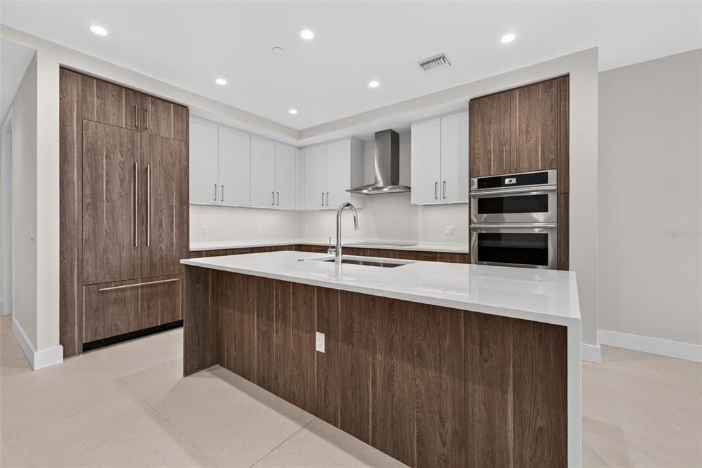 For Sale: $1,950,000 (2 beds, 3 baths, 1935 Square Feet)