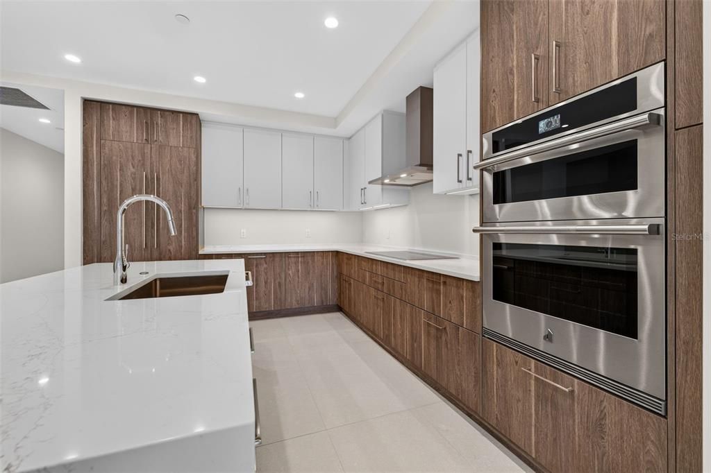 For Sale: $1,950,000 (2 beds, 3 baths, 1935 Square Feet)