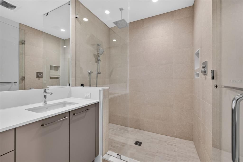 For Sale: $1,950,000 (2 beds, 3 baths, 1935 Square Feet)