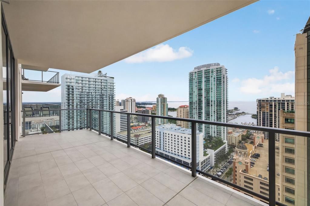 For Sale: $1,950,000 (2 beds, 3 baths, 1935 Square Feet)