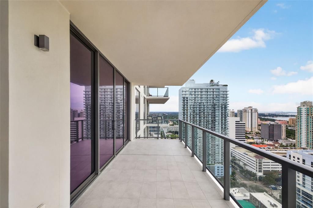 For Sale: $1,950,000 (2 beds, 3 baths, 1935 Square Feet)