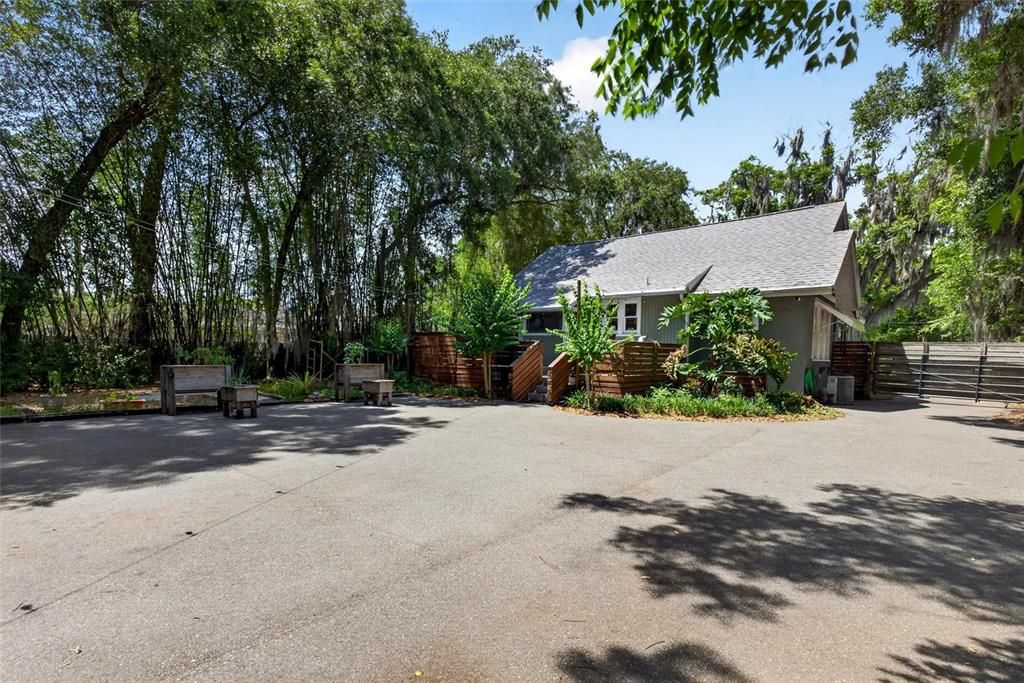 For Sale: $375,000 (3 beds, 2 baths, 1491 Square Feet)