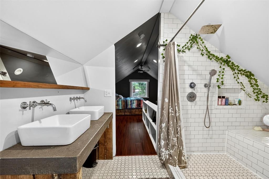 For Sale: $375,000 (3 beds, 2 baths, 1491 Square Feet)