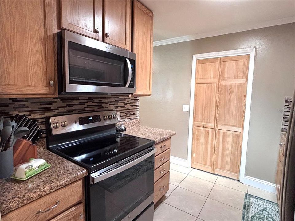 For Sale: $244,900 (3 beds, 2 baths, 1084 Square Feet)