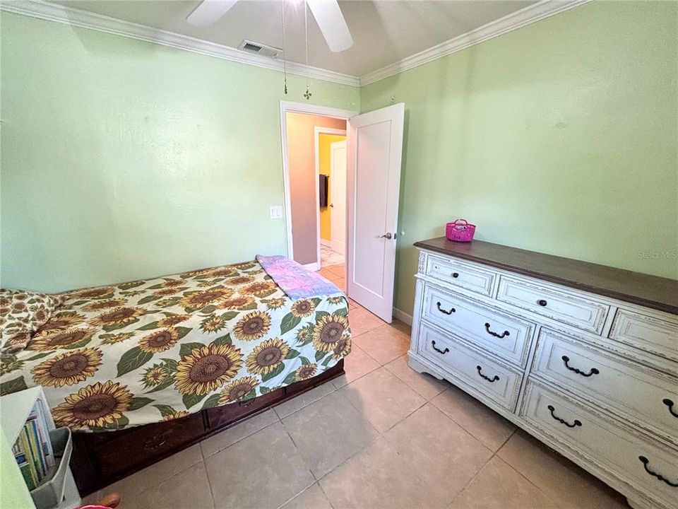 For Sale: $244,900 (3 beds, 2 baths, 1084 Square Feet)