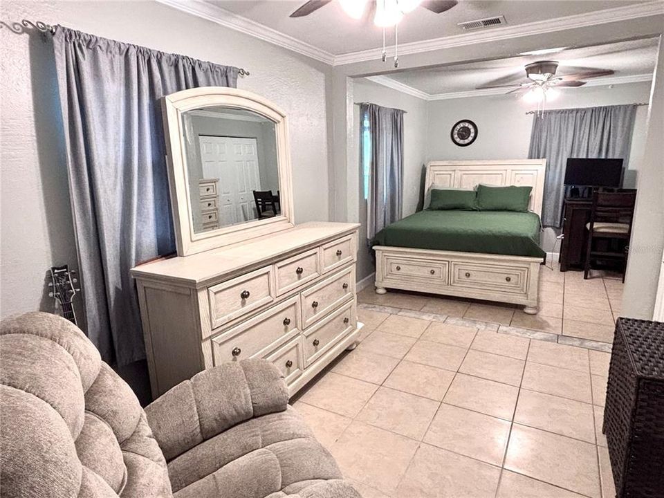 For Sale: $244,900 (3 beds, 2 baths, 1084 Square Feet)