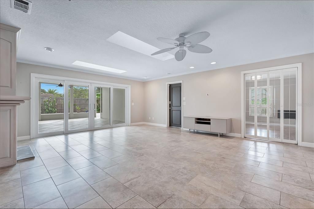 En Venta: $675,000 (3 camas, 2 baños, 2521 Pies cuadrados)