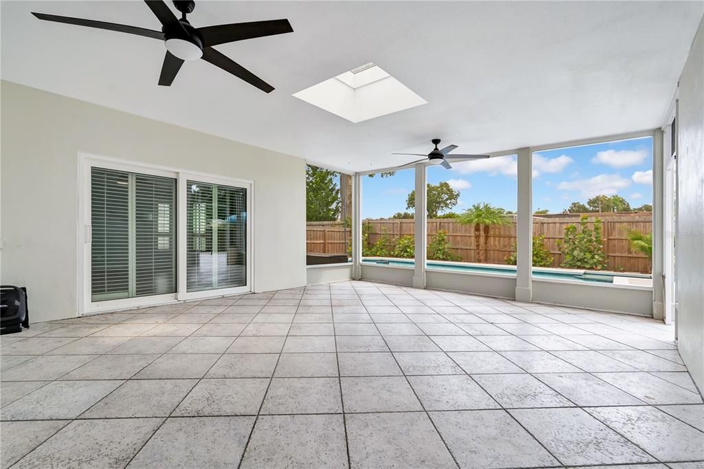 En Venta: $675,000 (3 camas, 2 baños, 2521 Pies cuadrados)