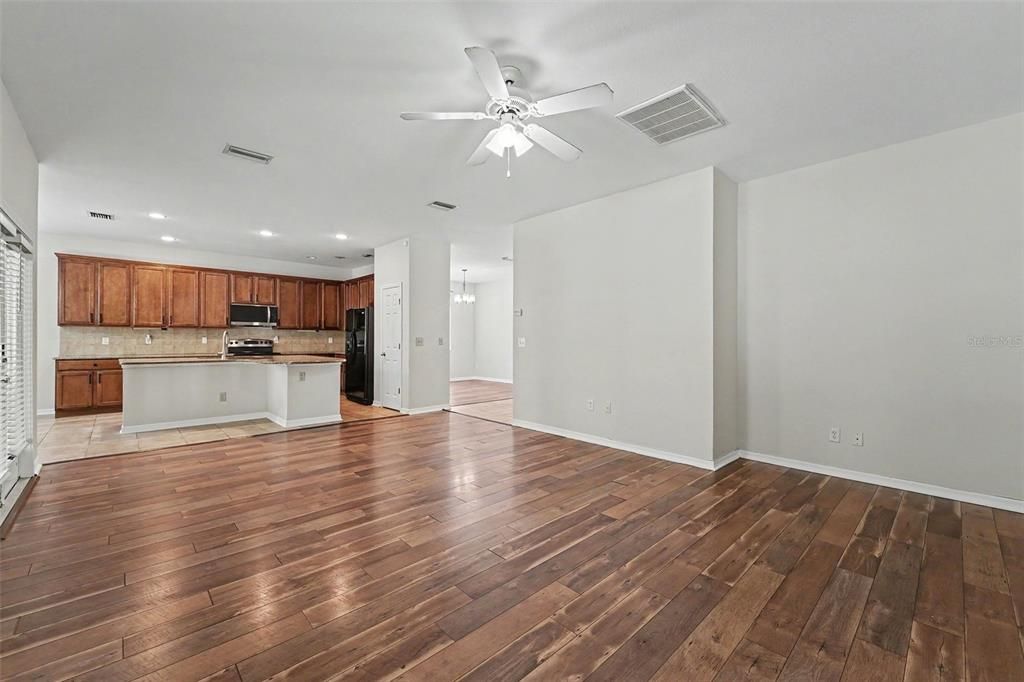 For Rent: $3,000 (4 beds, 2 baths, 2732 Square Feet)