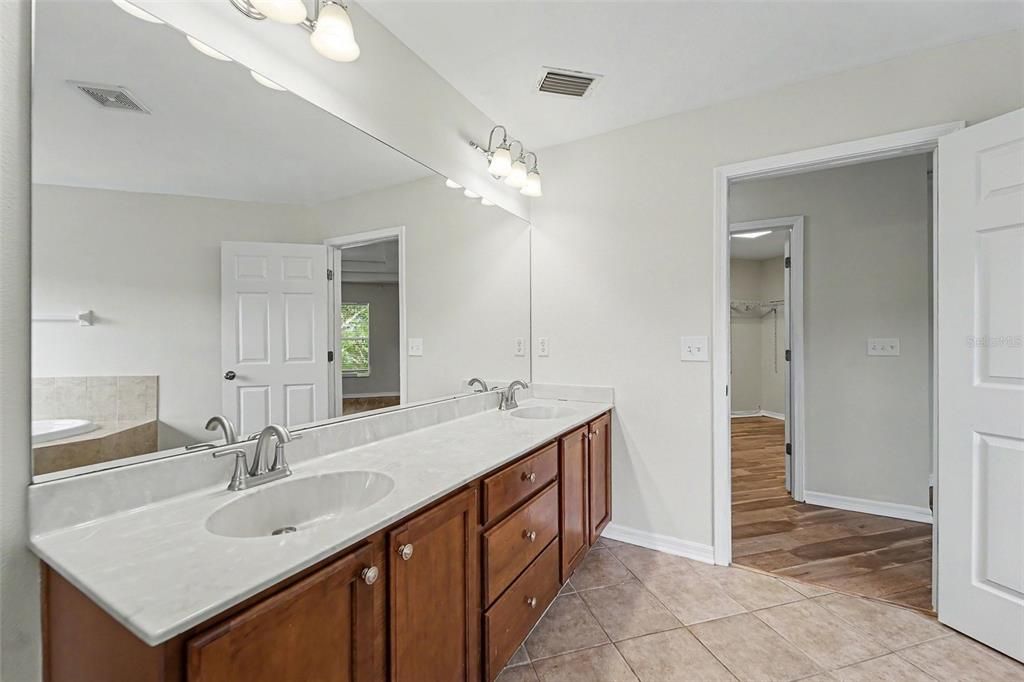 For Rent: $3,000 (4 beds, 2 baths, 2732 Square Feet)