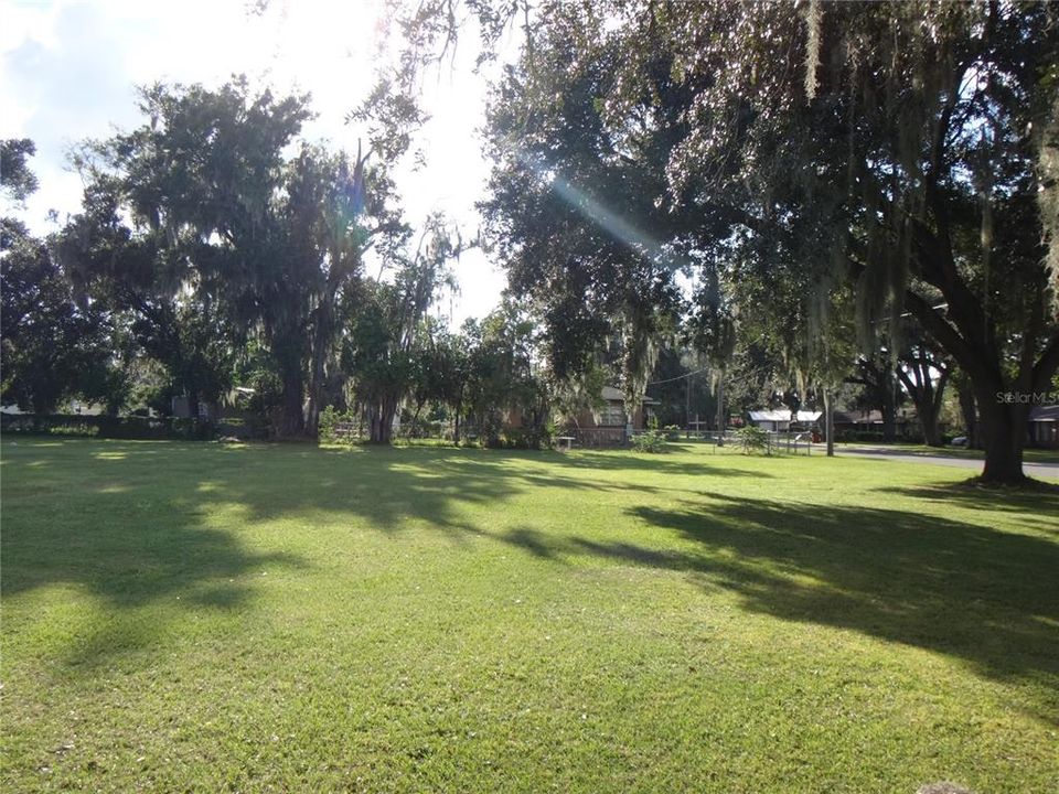 待售: $1,280,000 (0.58 acres)